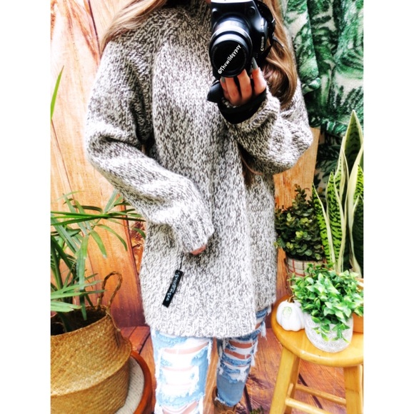 Sweaters - NWT Ultra cozy fuzzy knit sweater ✨